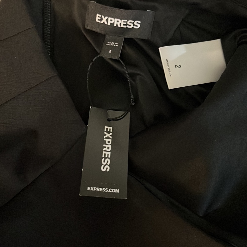 Express skirt, size 4 NWT - Picture 2 of 4